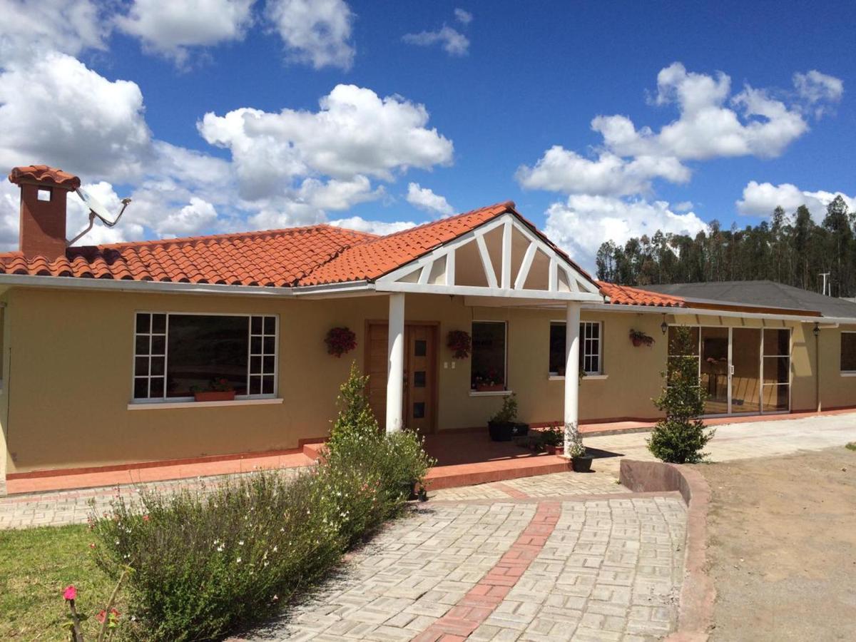 Las Hortensia's Casa De Huespedes Tababela Exterior foto
